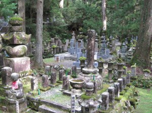 Der Friedhof um Okunoin